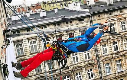 montaż reklam wielkoformatowych